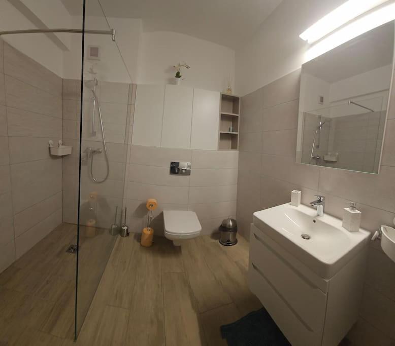 Ewa Green Towers 피테슈티 외부 사진
